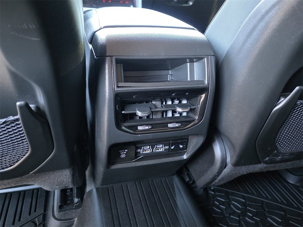 Used 2023 Jeep Grand Cherokee Limited image 15