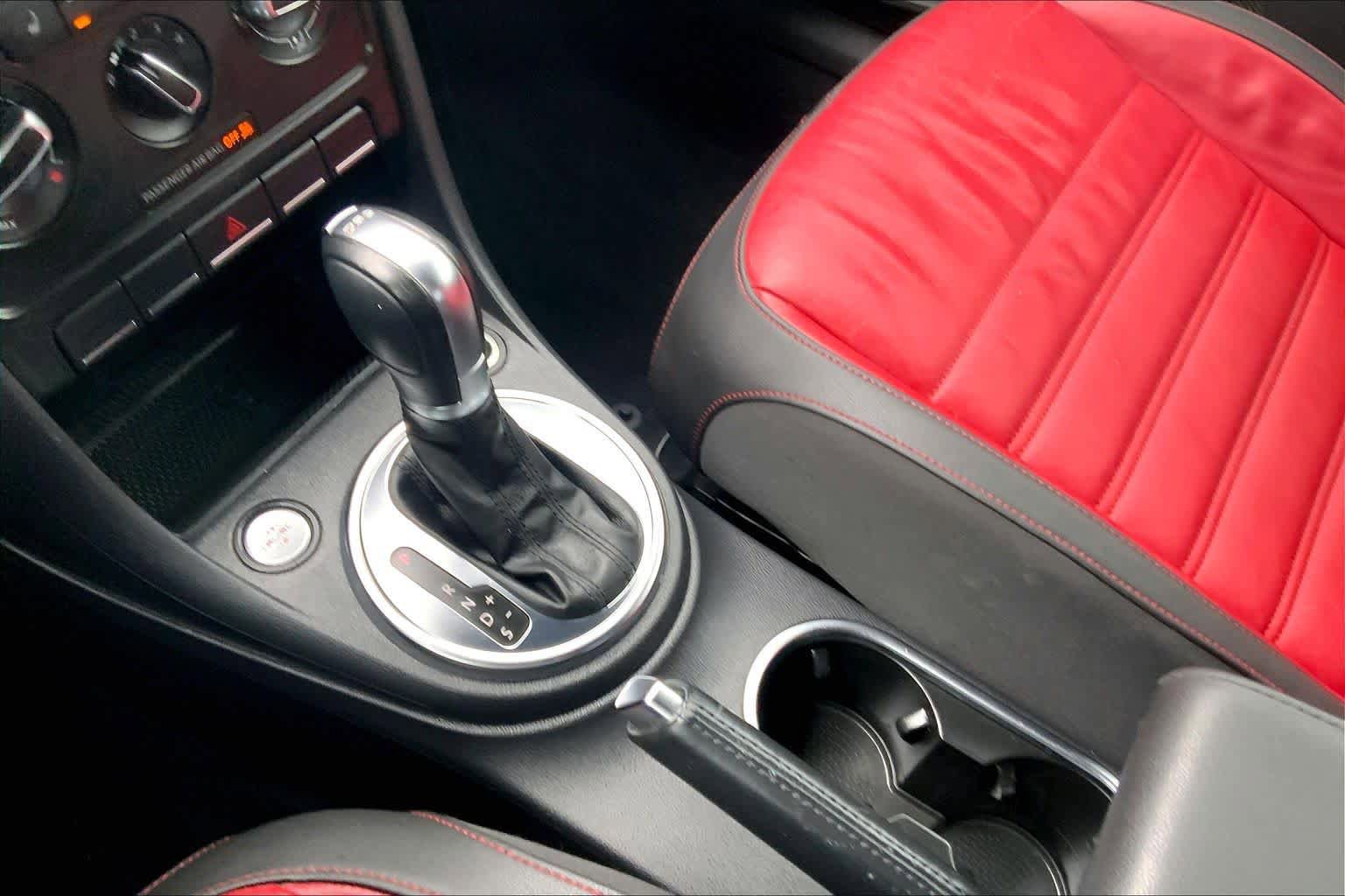 Used 2013 Volkswagen Beetle 2.0T FWD image 15