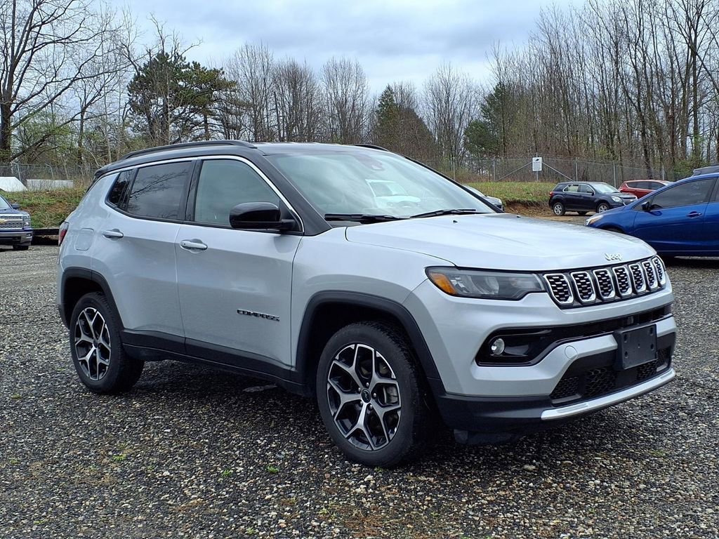 Used 2025 Jeep Compass Limited image 3