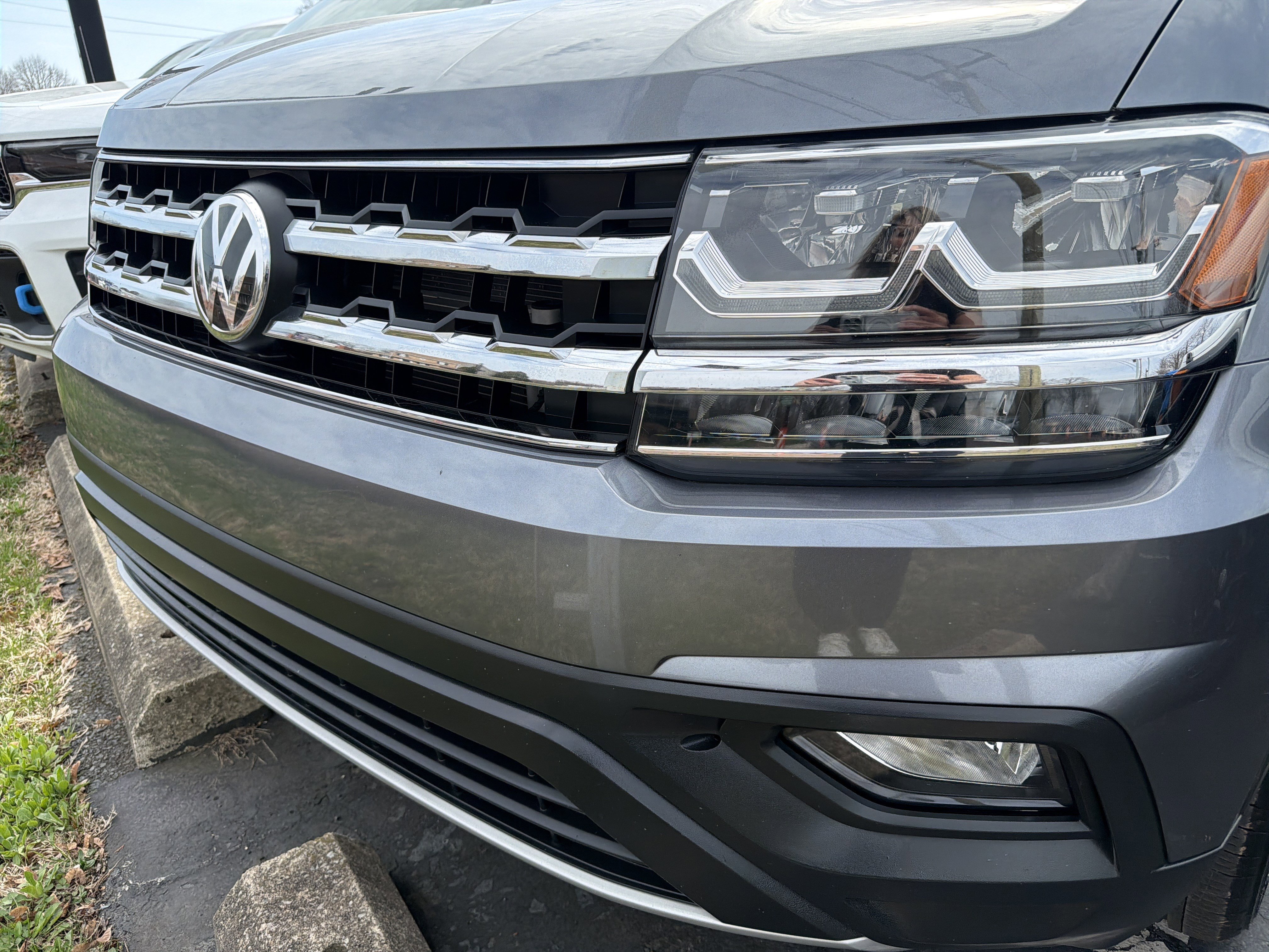 Used 2019 Volkswagen Atlas SE w/ Panoramic Sunroof Package image 4
