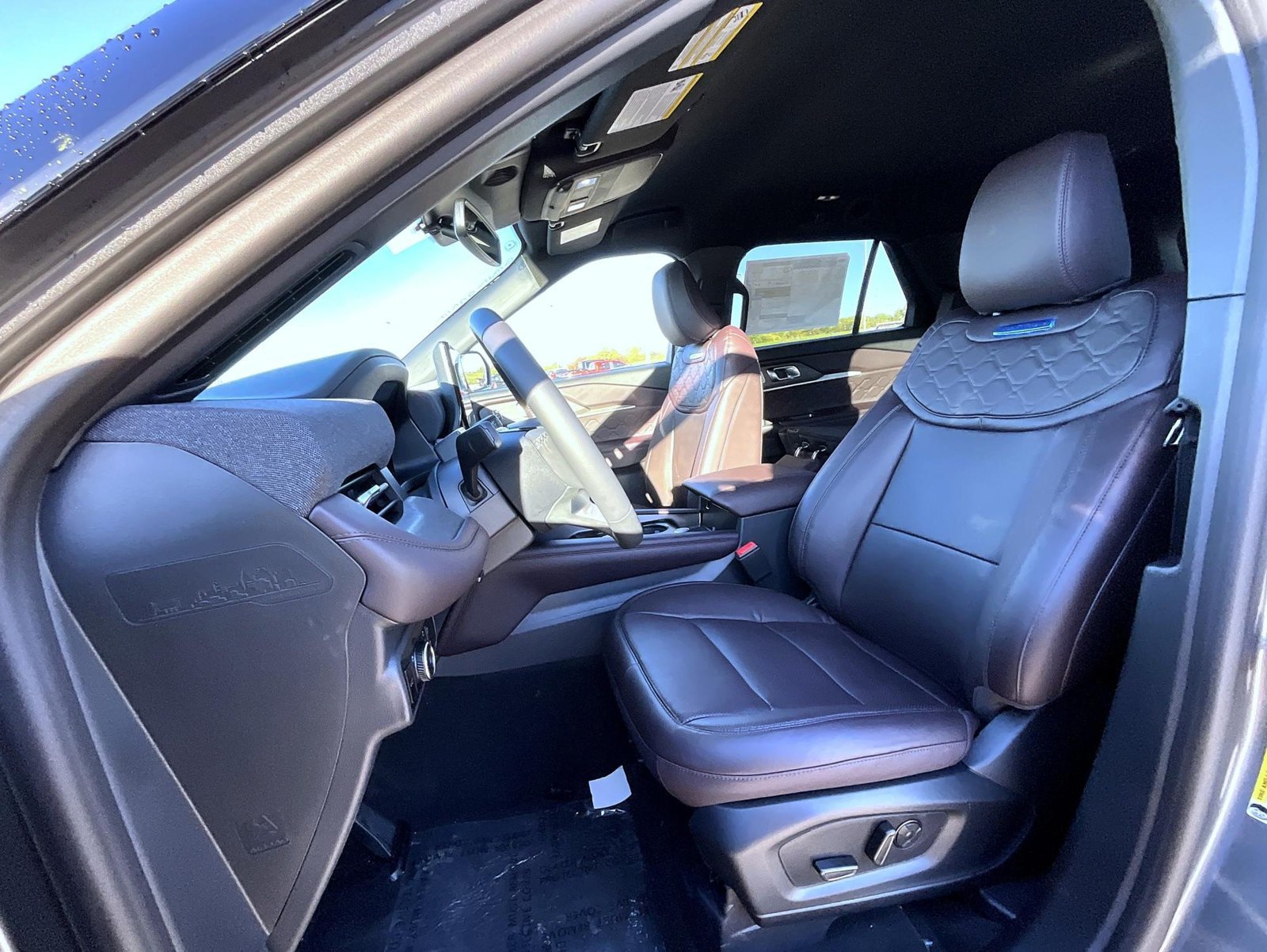 New 2027 Ford Explorer Platinum w/ LUX Leather Package AWD/4WD image 10