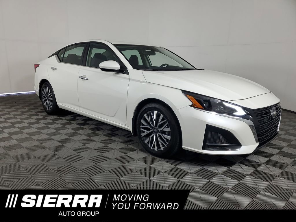 Used 2023 Nissan Altima 2.5 SV image 1