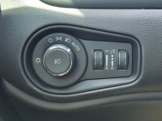 Used 2022 Jeep Renegade Latitude w/ Convenience Group AWD/4WD image 30