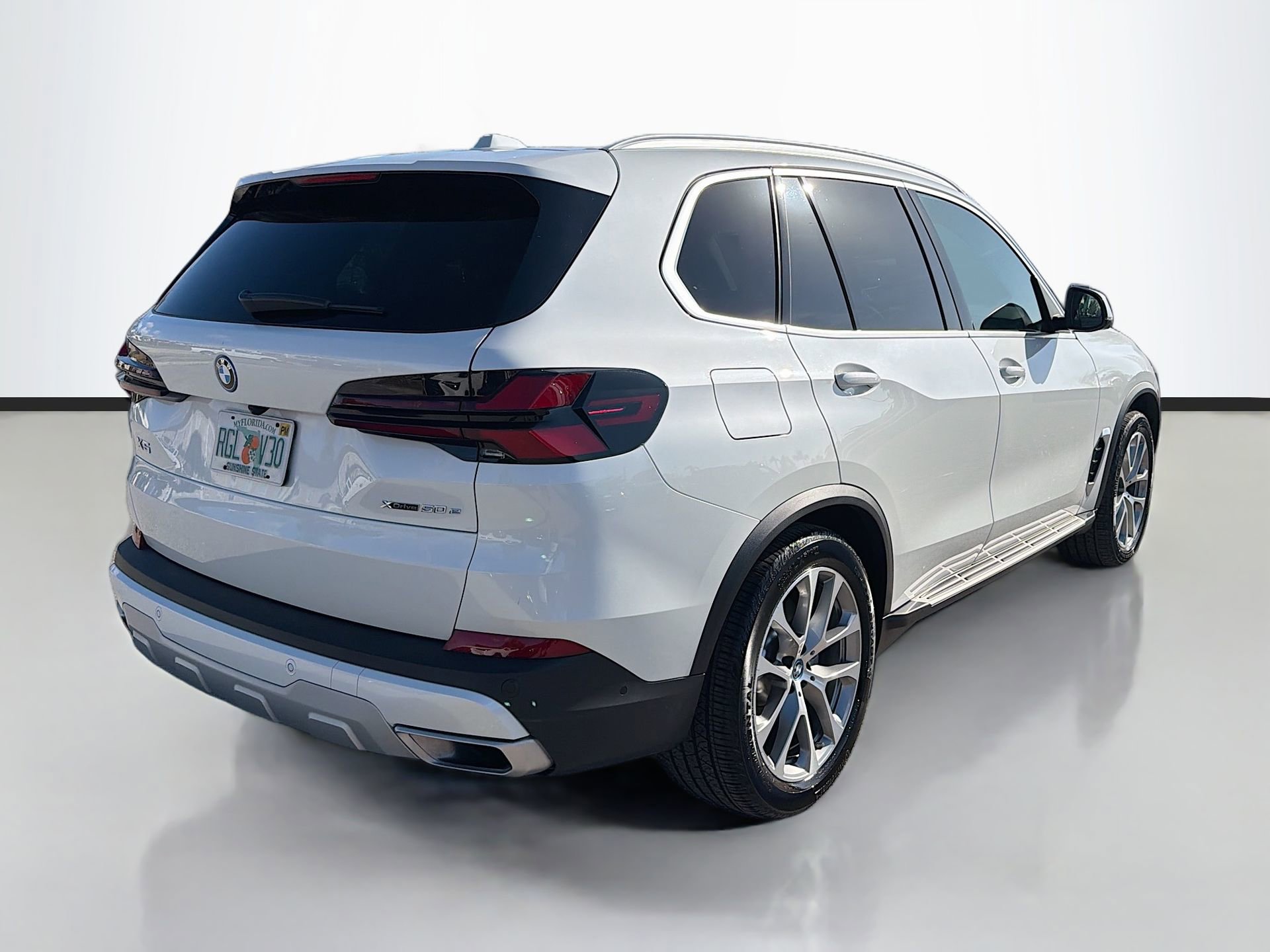 Certified 2025 BMW X5 xDrive50e image 4