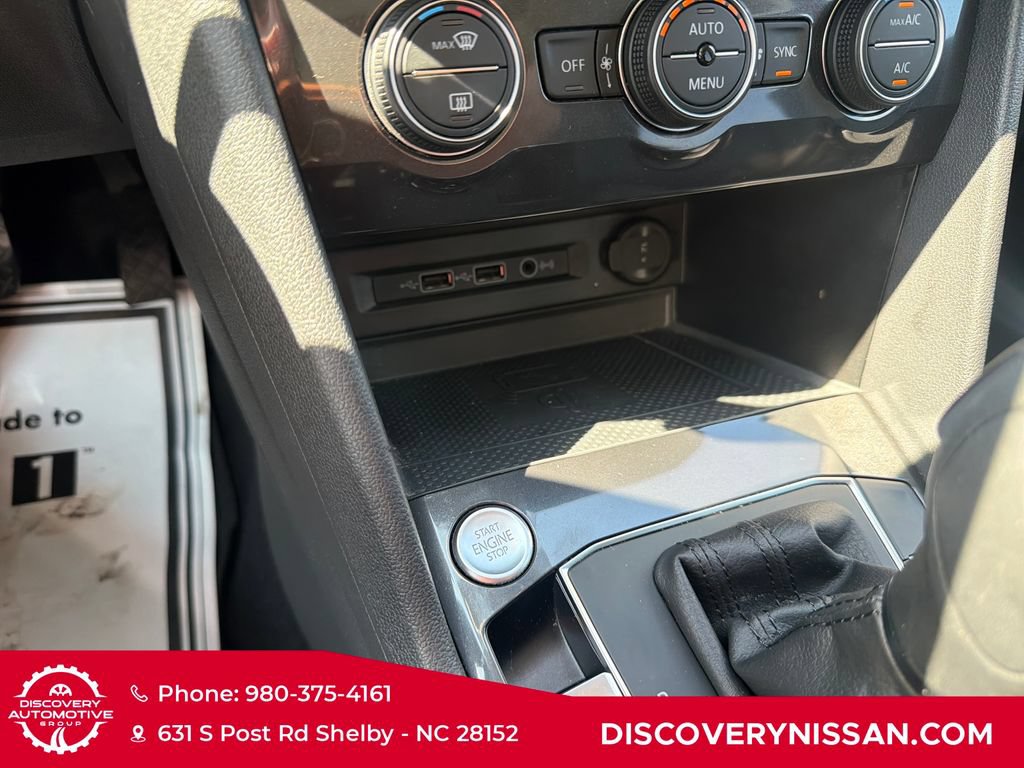 Used 2020 Volkswagen Tiguan SEL AWD/4WD image 22