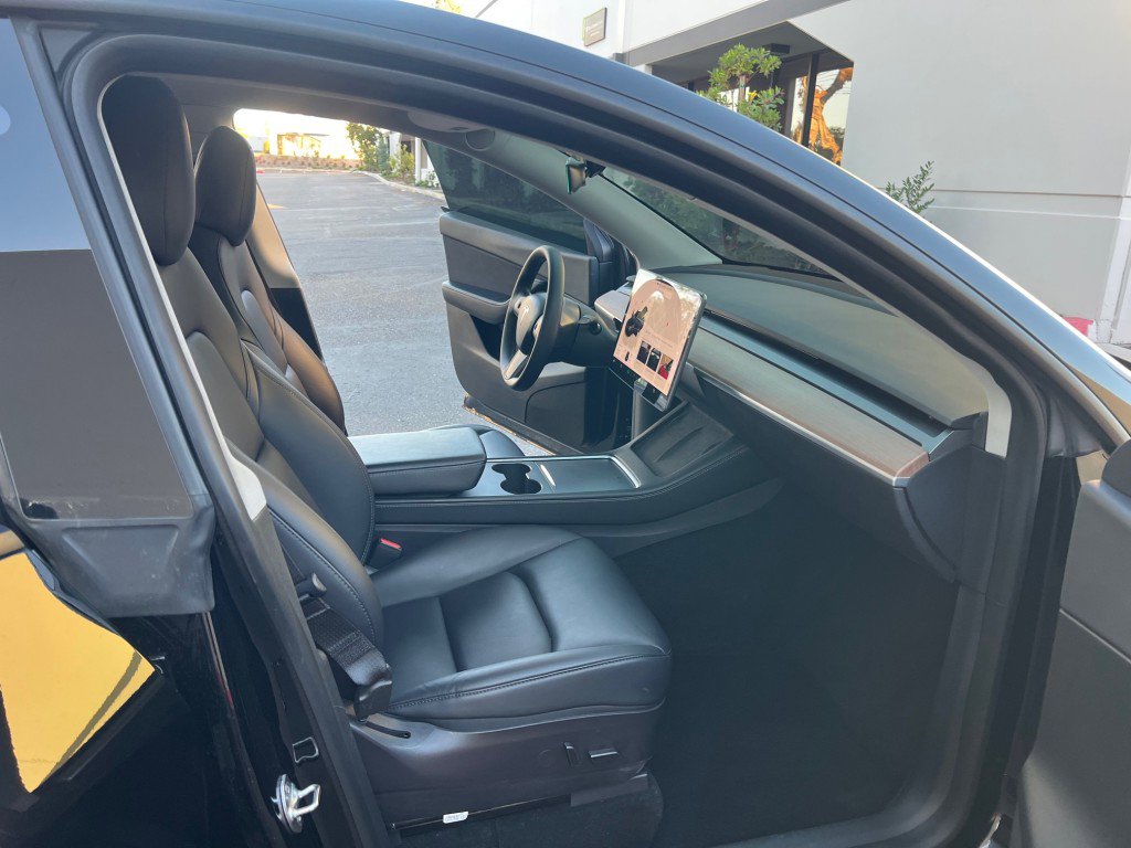 Used 2022 Tesla Model Y Long Range image 12