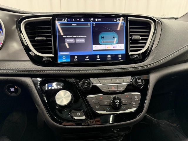 New 2026 Chrysler Pacifica Select AWD/4WD image 21