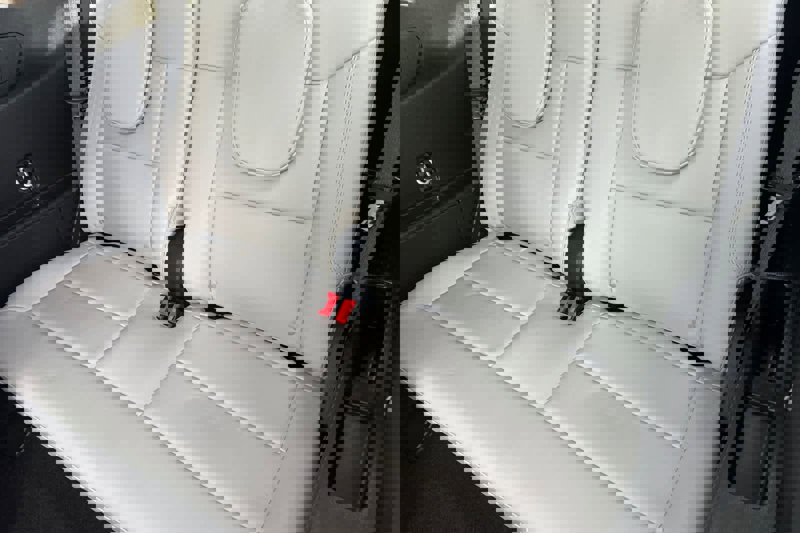 Certified 2025 Ford Explorer Platinum w/ Ultimate Package image 15