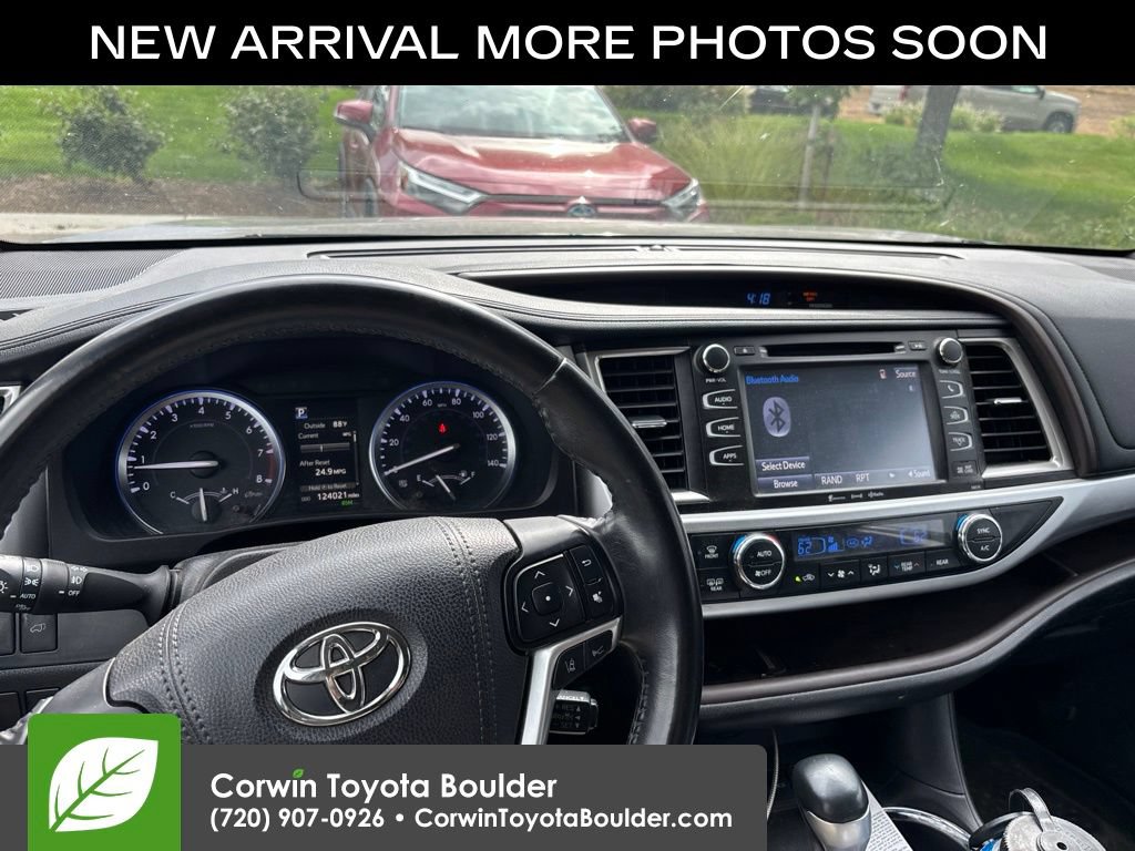 Used 2017 Toyota Highlander XLE w/ Carpet Mat Package AWD/4WD image 11