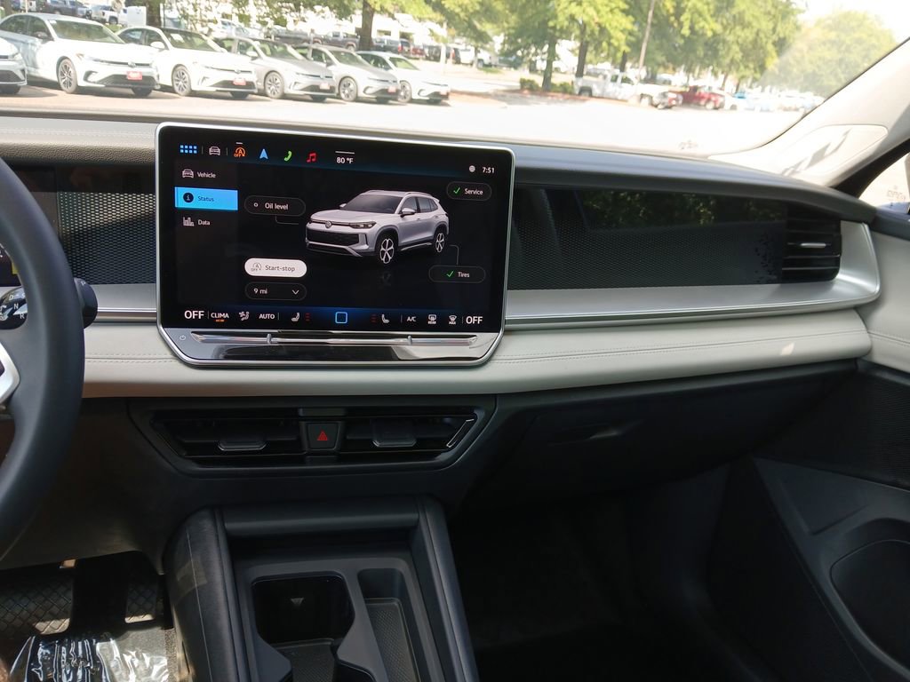 New 2025 Volkswagen Tiguan SE image 17