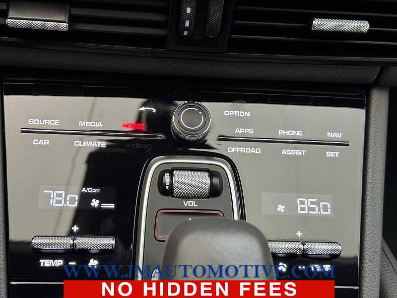 Used 2023 Porsche Cayenne Platinum Edition image 31