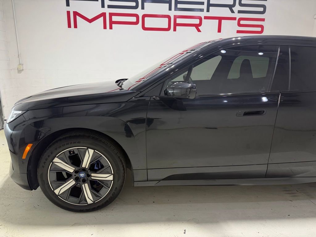 Used 2024 BMW iX xDrive50 w/ Sport Package AWD/4WD image 5