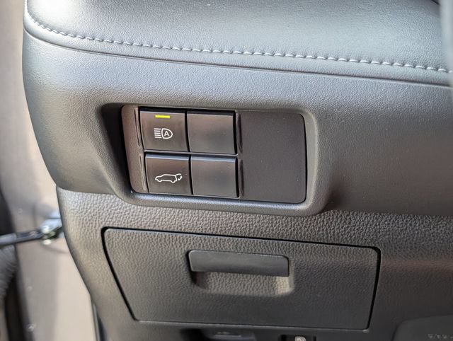 Used 2022 Toyota Highlander XLE AWD/4WD image 23