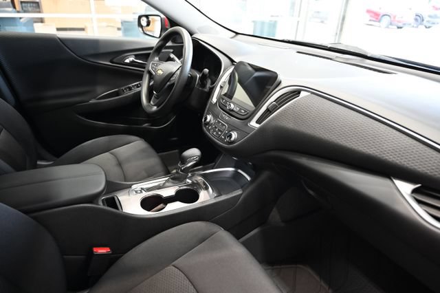 Used 2024 Chevrolet Malibu LT w/ LPO, Floor Liner Package FWD image 13