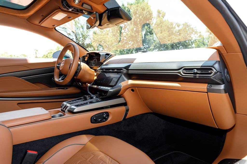 Used 2025 Aston Martin Vanquish RWD image 14