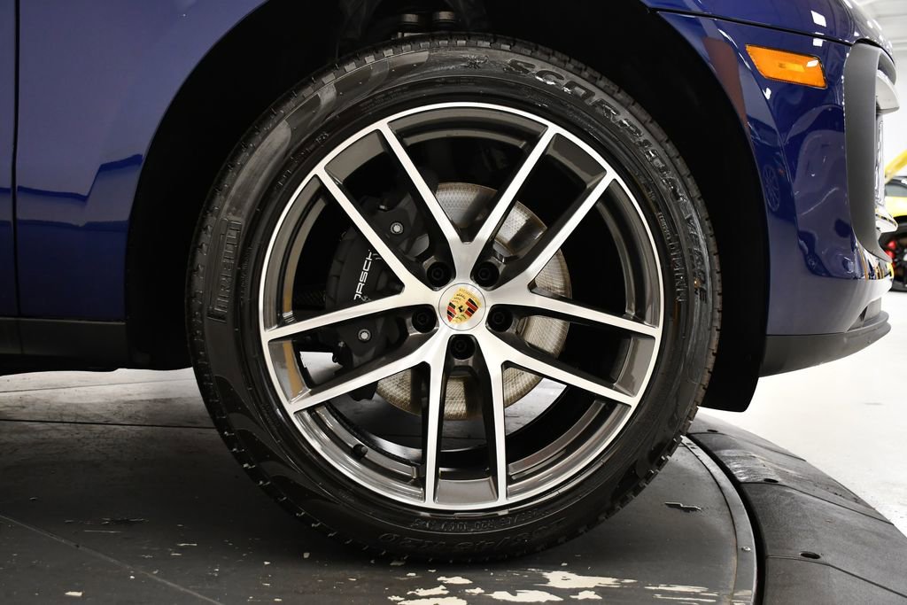 Certified 2025 Porsche Macan image 18