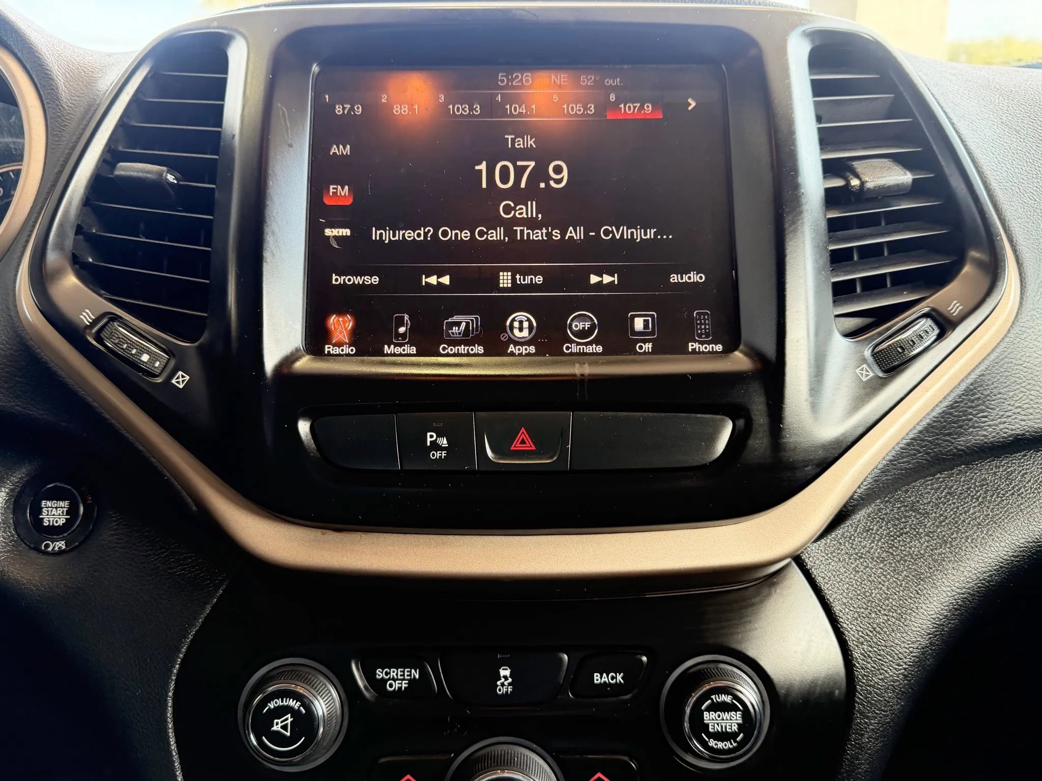 Used 2017 Jeep Cherokee Limited AWD/4WD image 17