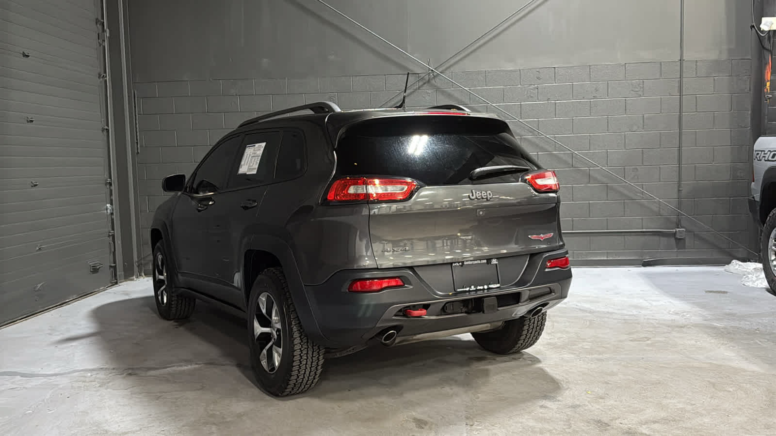 Used 2015 Jeep Cherokee Trailhawk w/ Leather Interior Group AWD/4WD image 4
