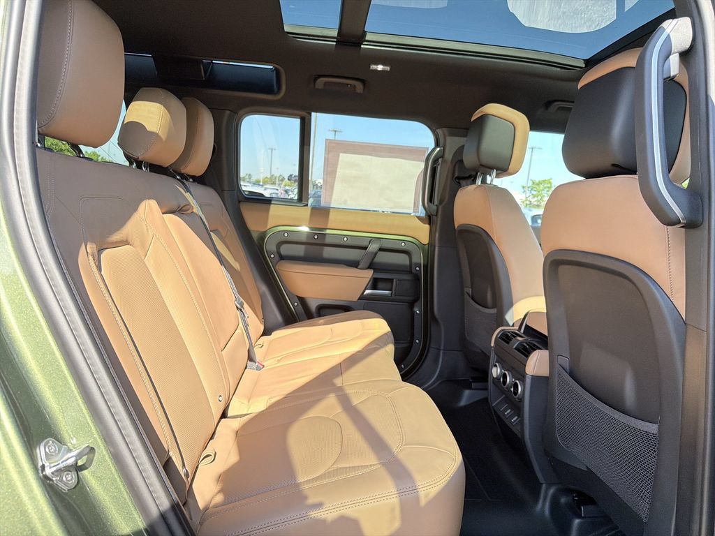 New 2026 Land Rover Defender 110 X-Dynamic SE AWD/4WD image 13