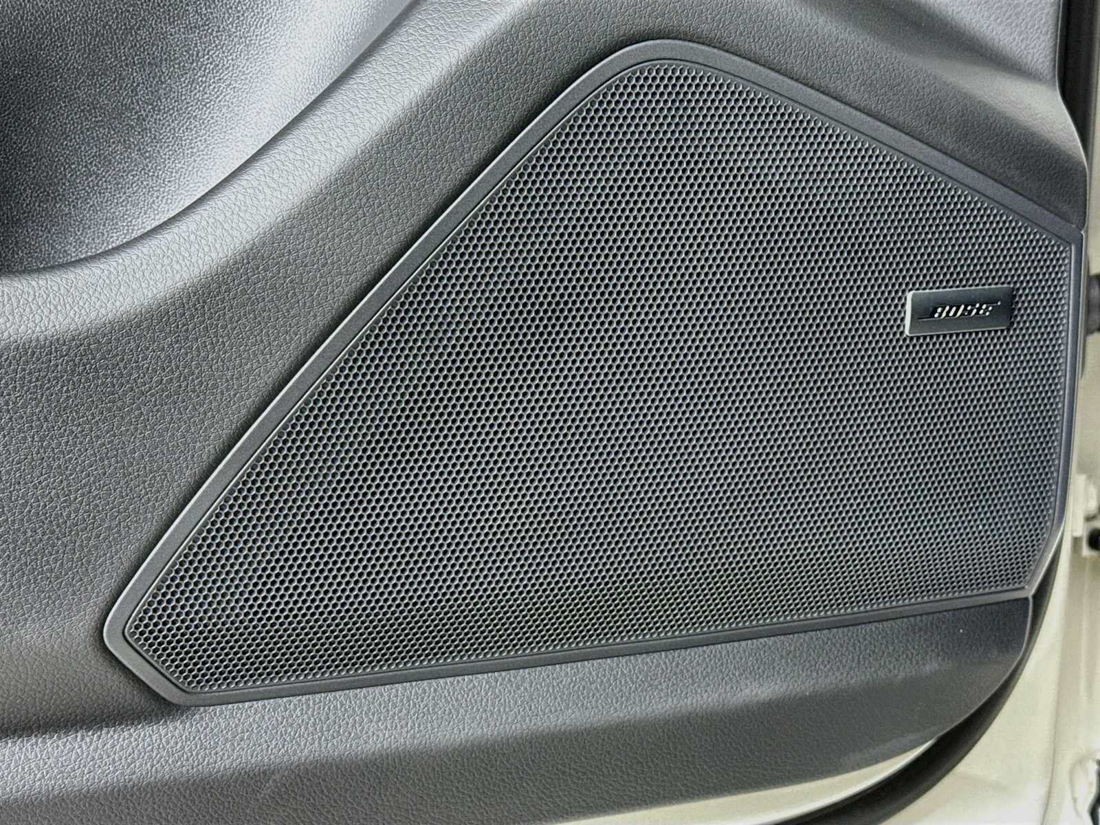 Certified 2025 Porsche Cayenne AWD/4WD image 12