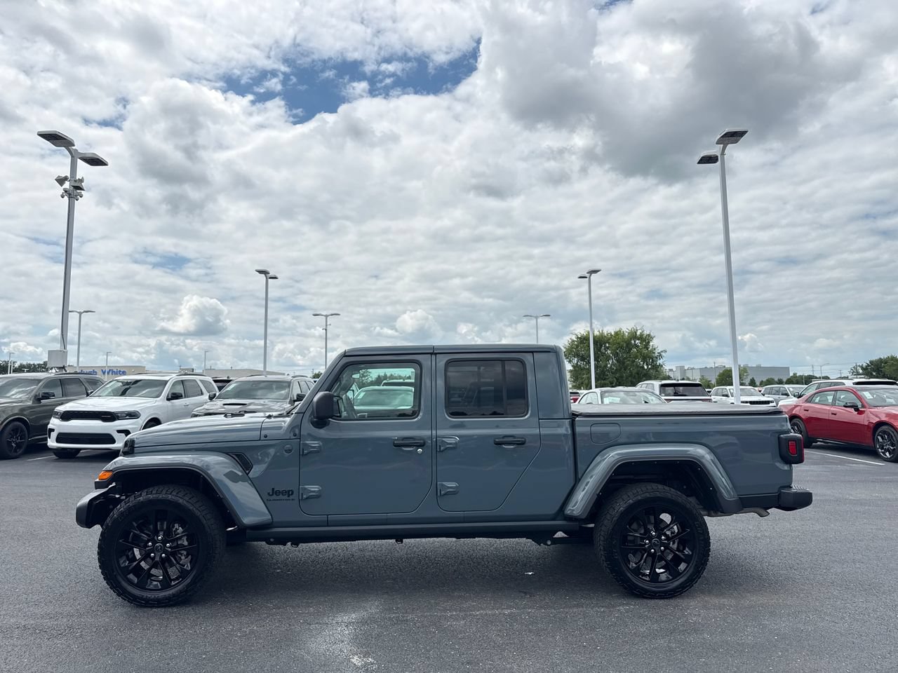 Used 2025 Jeep Gladiator Sport AWD/4WD image 6