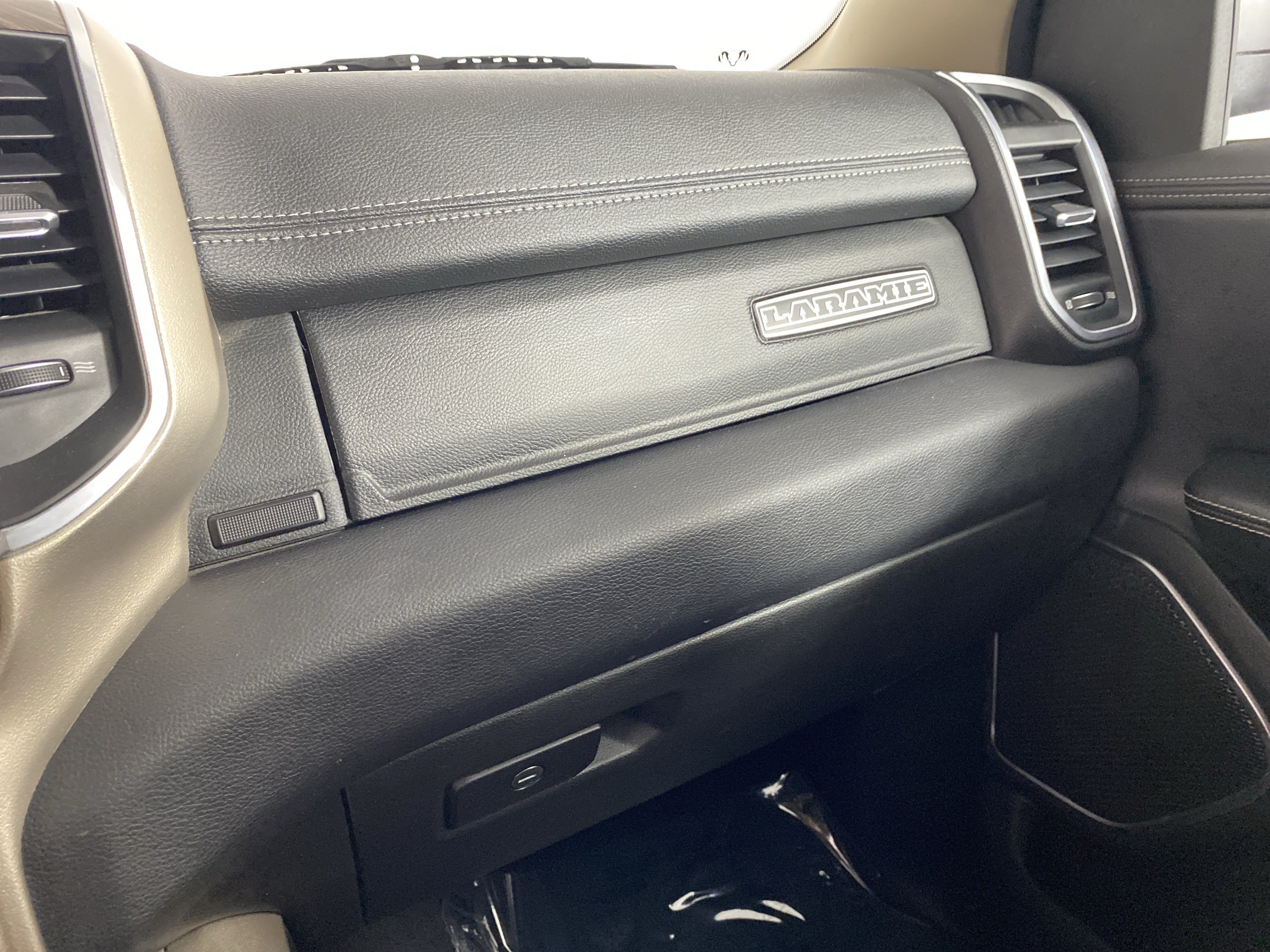 Used 2019 RAM 1500 Laramie AWD/4WD image 40