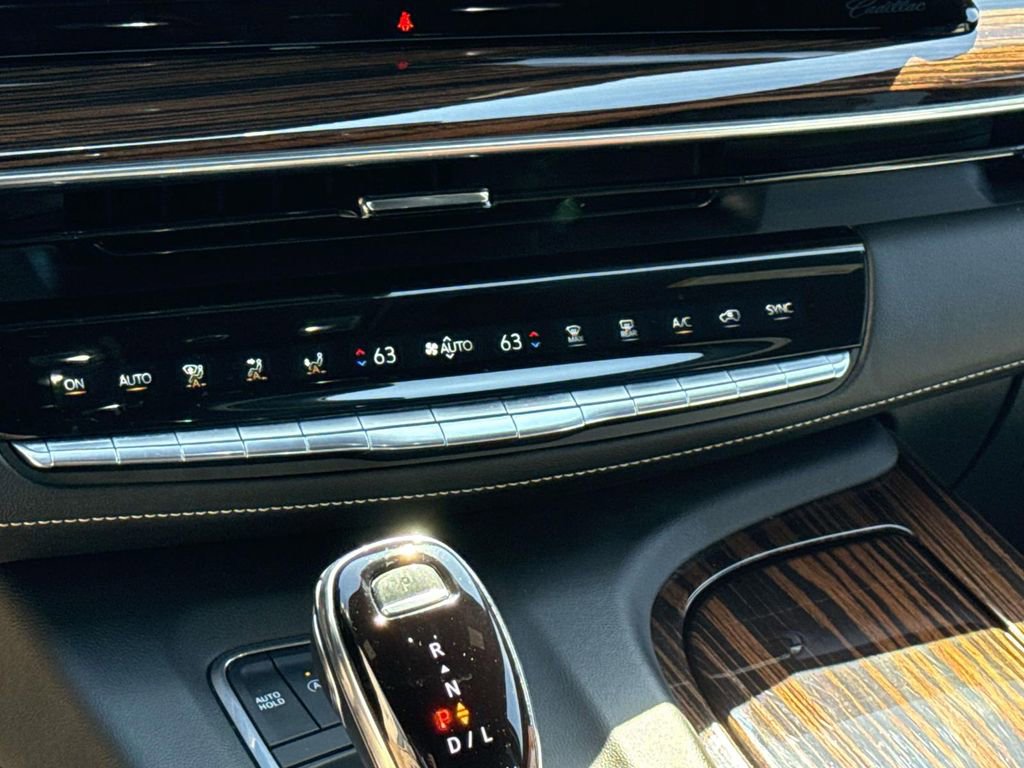 Used 2022 Cadillac Escalade ESV Luxury image 34