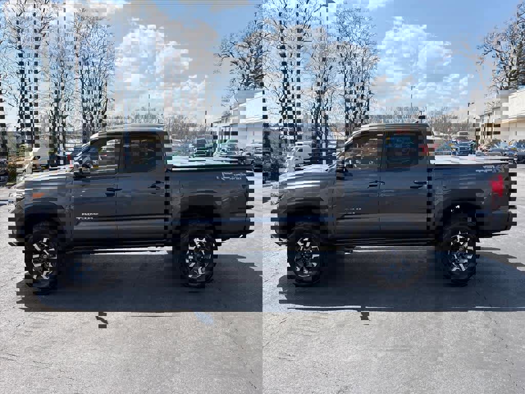 Used 2018 Toyota Tacoma TRD Off-Road image 26