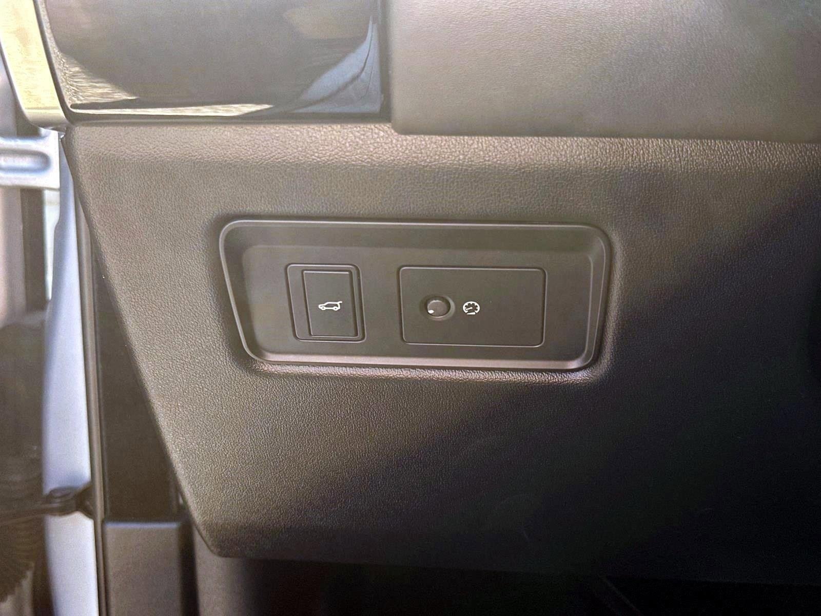 Used 2021 Land Rover Range Rover Sport HST image 26