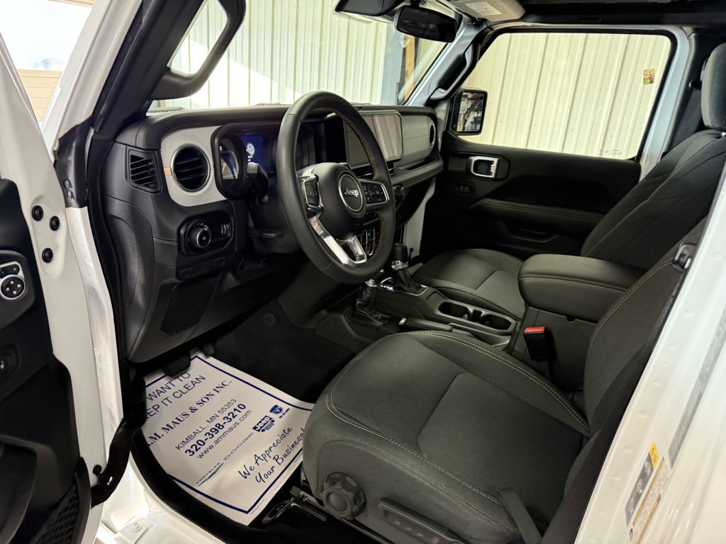 Used 2025 Jeep Wrangler Unlimited Sahara AWD/4WD image 10