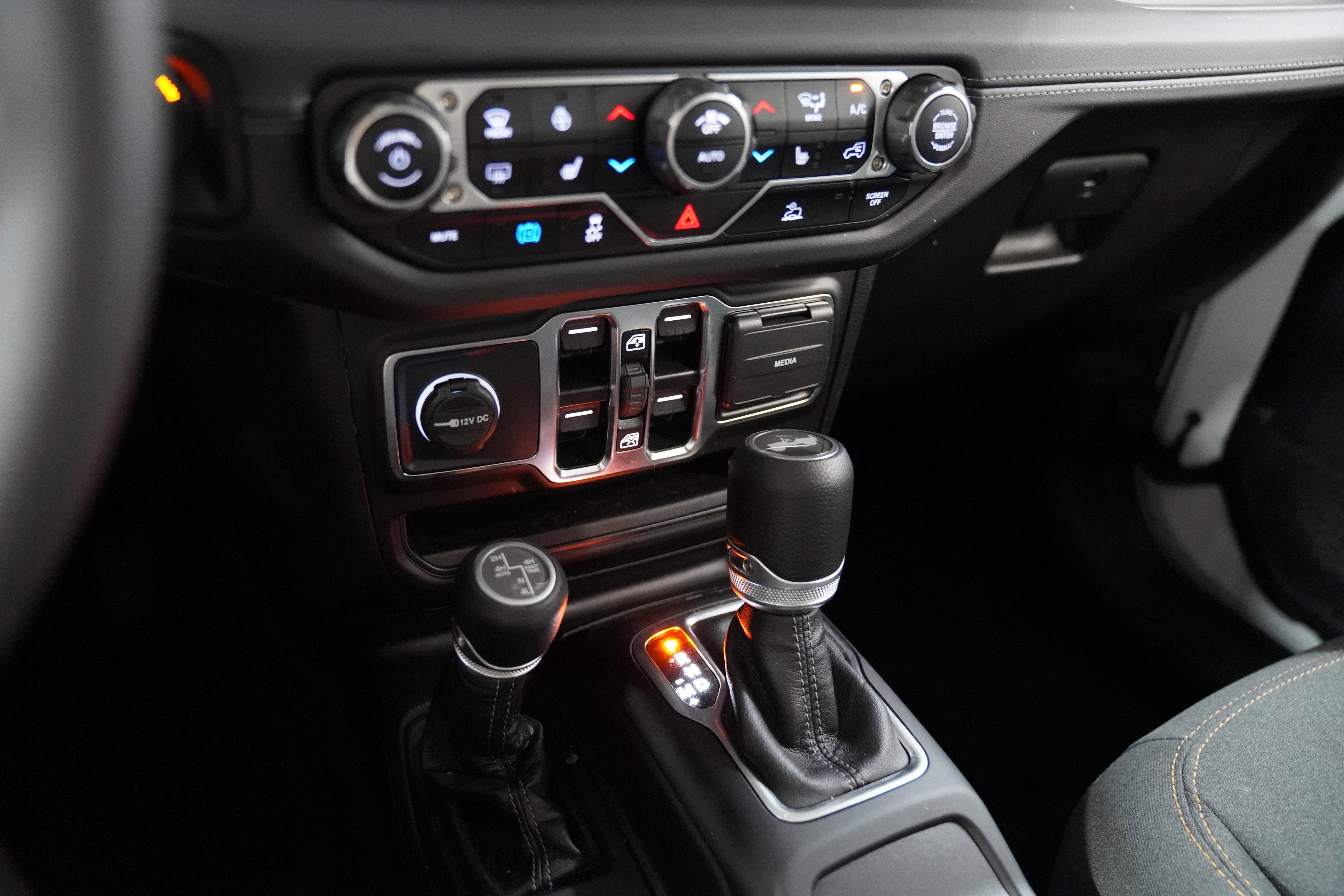 Used 2025 Jeep Wrangler Sahara AWD/4WD image 26