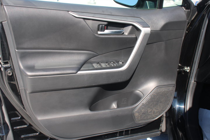 Used 2023 Toyota RAV4 XLE Premium FWD image 10