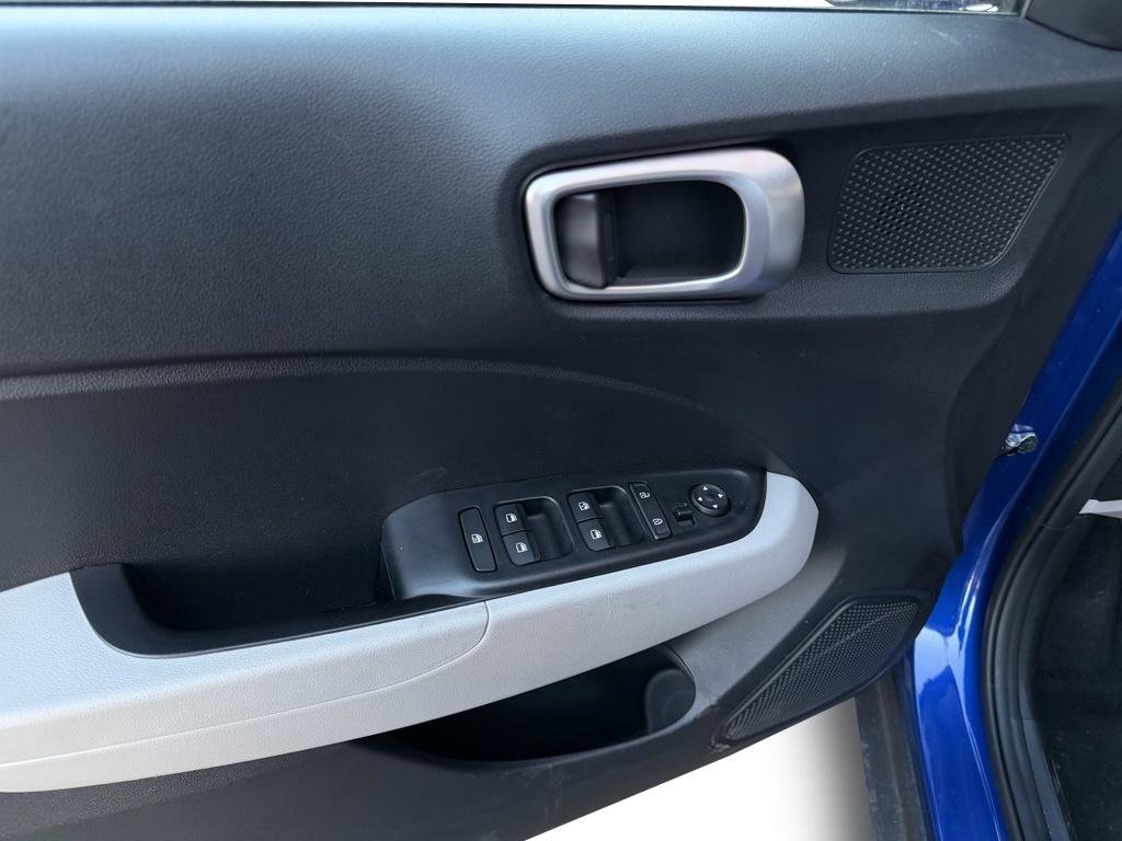 Certified 2025 Hyundai Venue SEL image 15