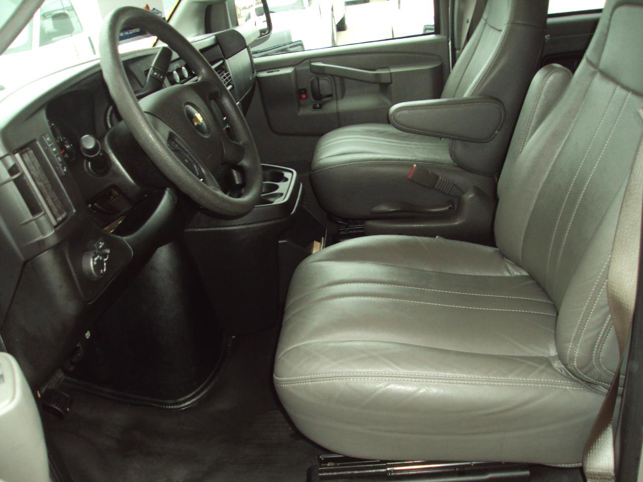 Used 2019 Chevrolet Express 3500 LS RWD image 19