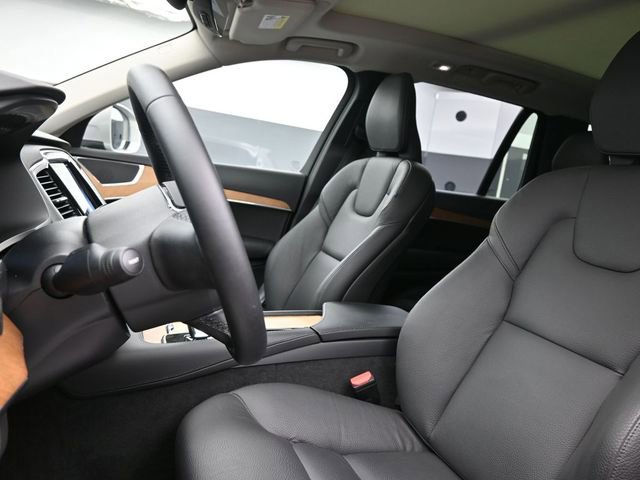 Used 2024 Volvo XC90 B5 Plus image 9
