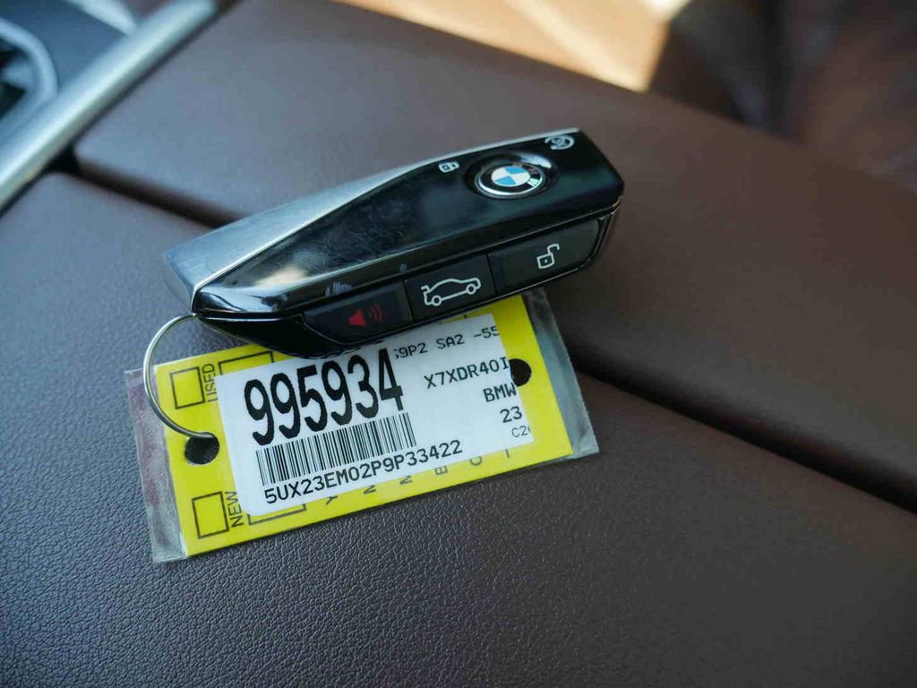 Used 2023 BMW X7 xDrive40i w/ Premium Package image 34