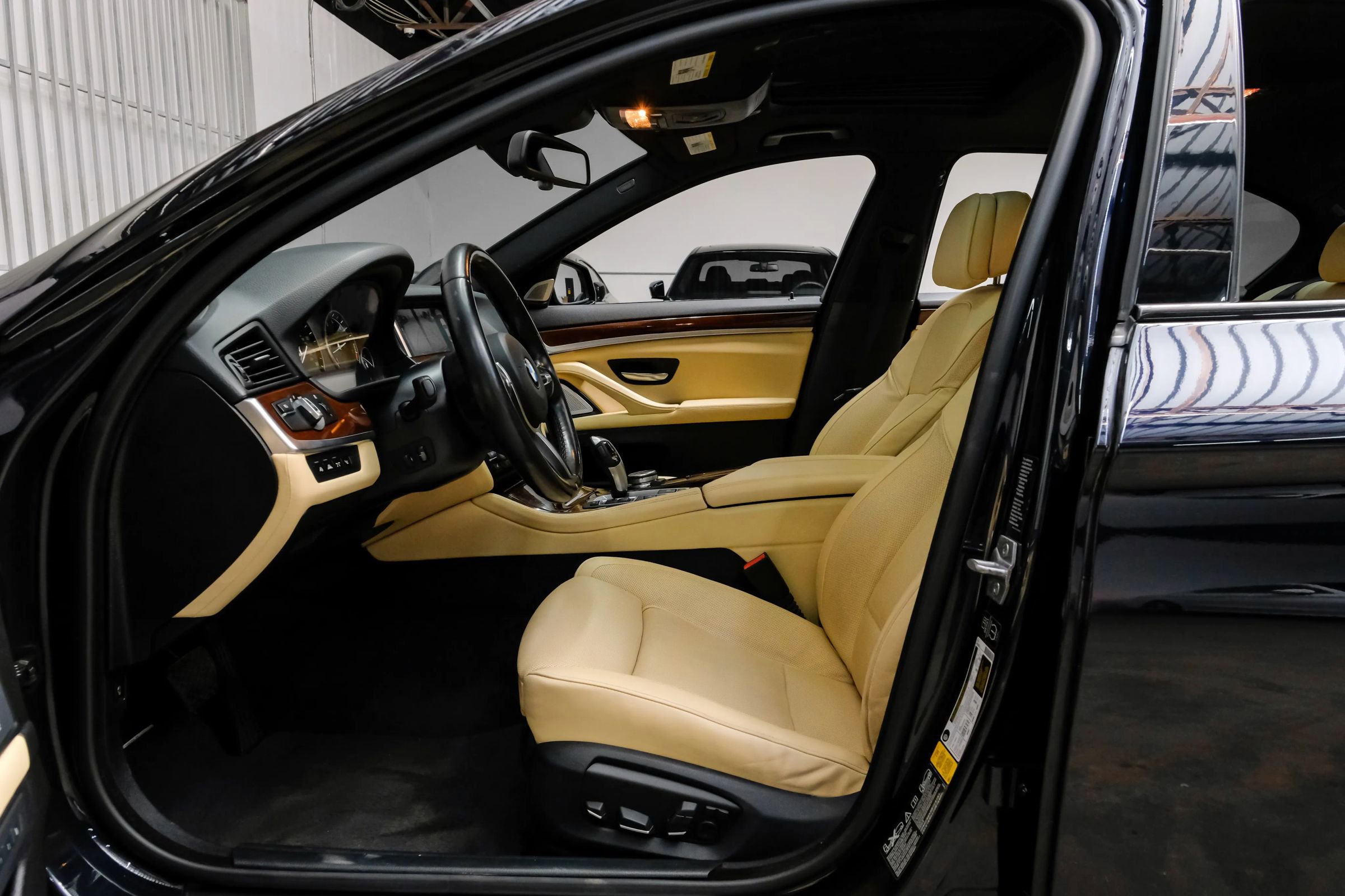 Used 2014 BMW 535i xDrive Sedan AWD/4WD image 4