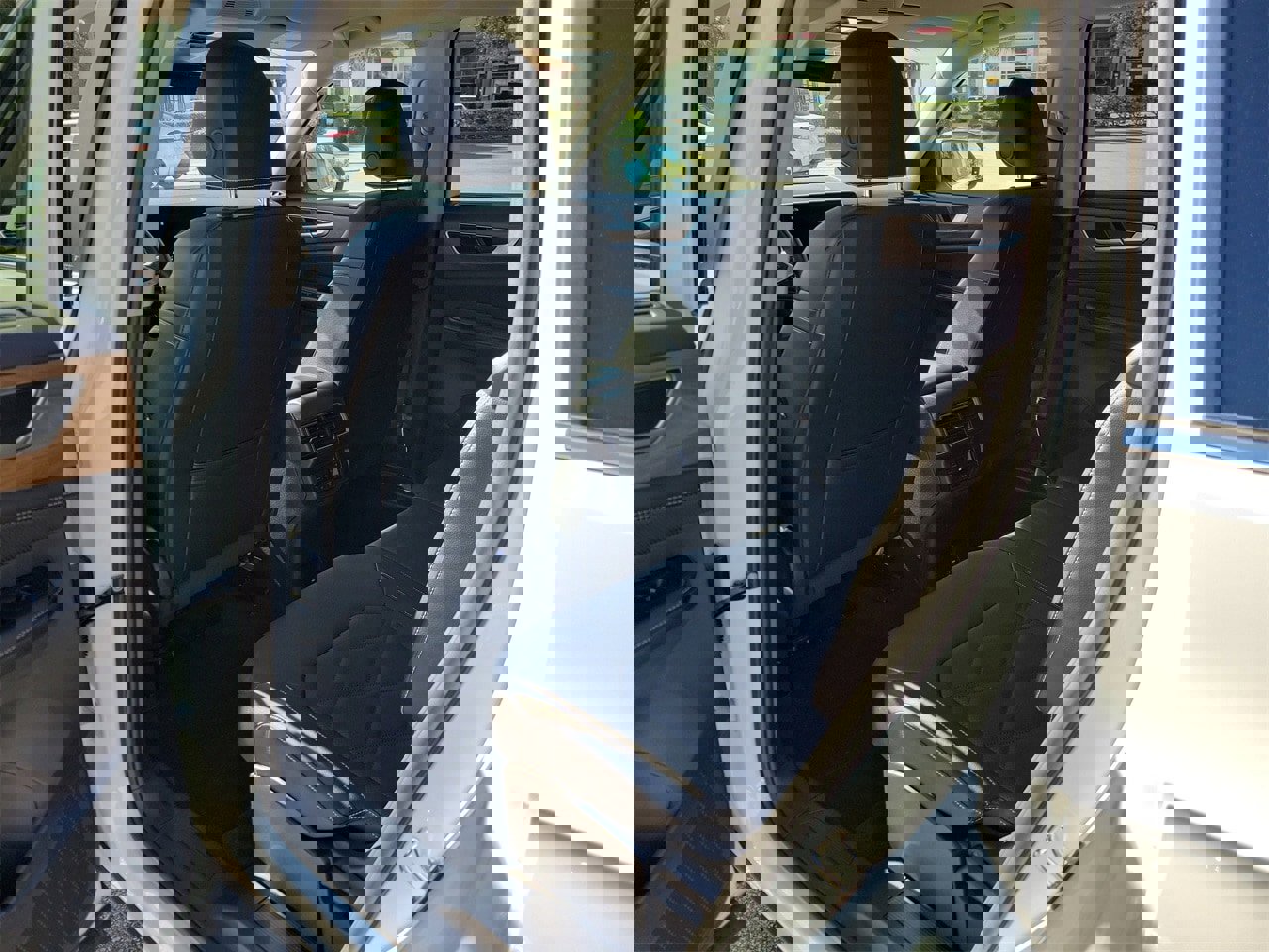 Used 2025 Volkswagen Atlas SE image 10