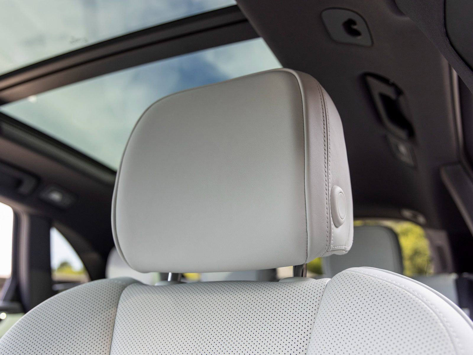 New 2025 Porsche Macan image 31