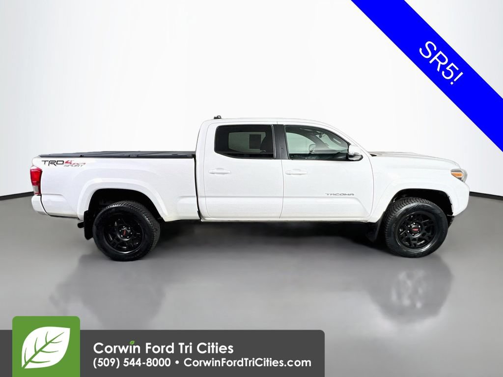 Used 2017 Toyota Tacoma SR5 AWD/4WD image 18