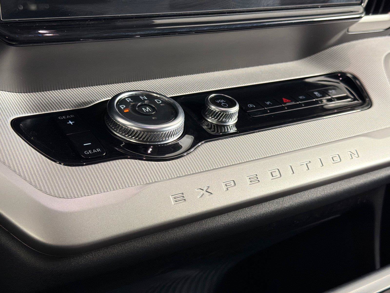 Used 2026 Ford Expedition Active RWD image 28