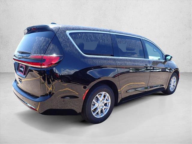 New 2025 Chrysler Pacifica Select FWD image 4