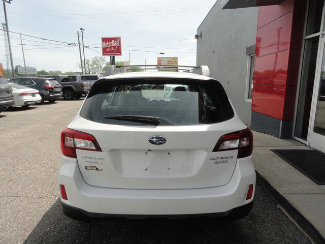 Used 2017 Subaru Outback 2.5i AWD/4WD image 7