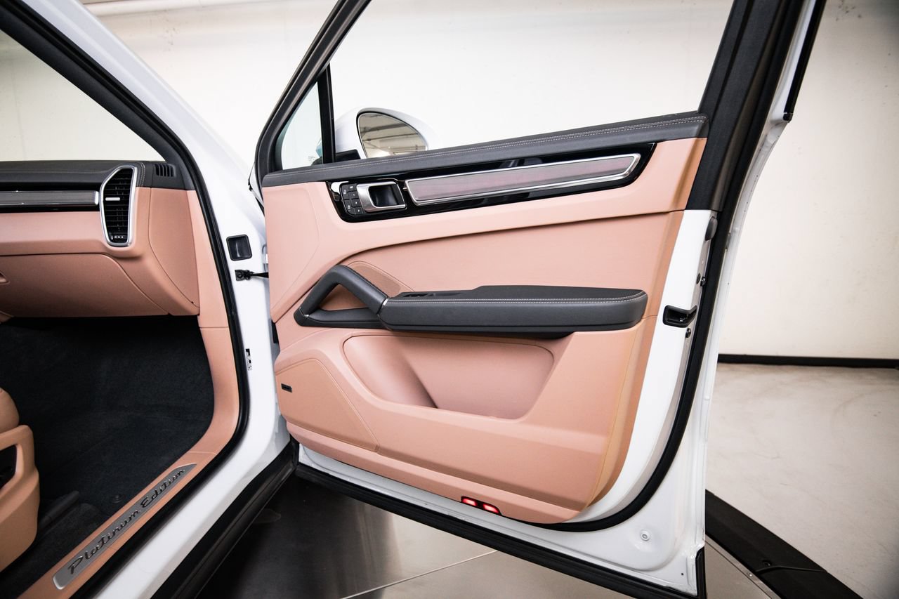 Certified 2023 Porsche Cayenne Platinum Edition AWD/4WD image 27