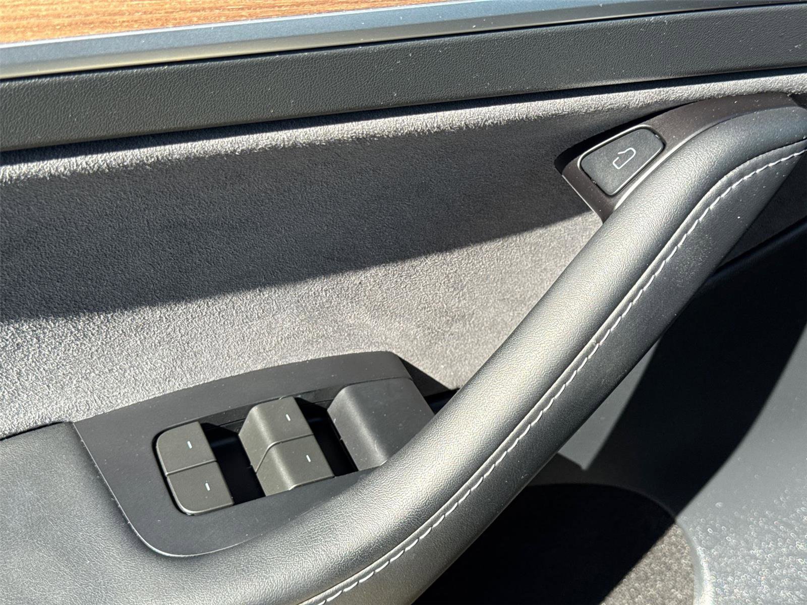 Used 2024 Tesla Model Y Long Range image 30