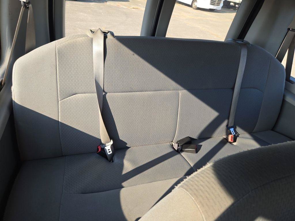 Used 2008 Ford E-350 and Econoline 350 XLT RWD image 17