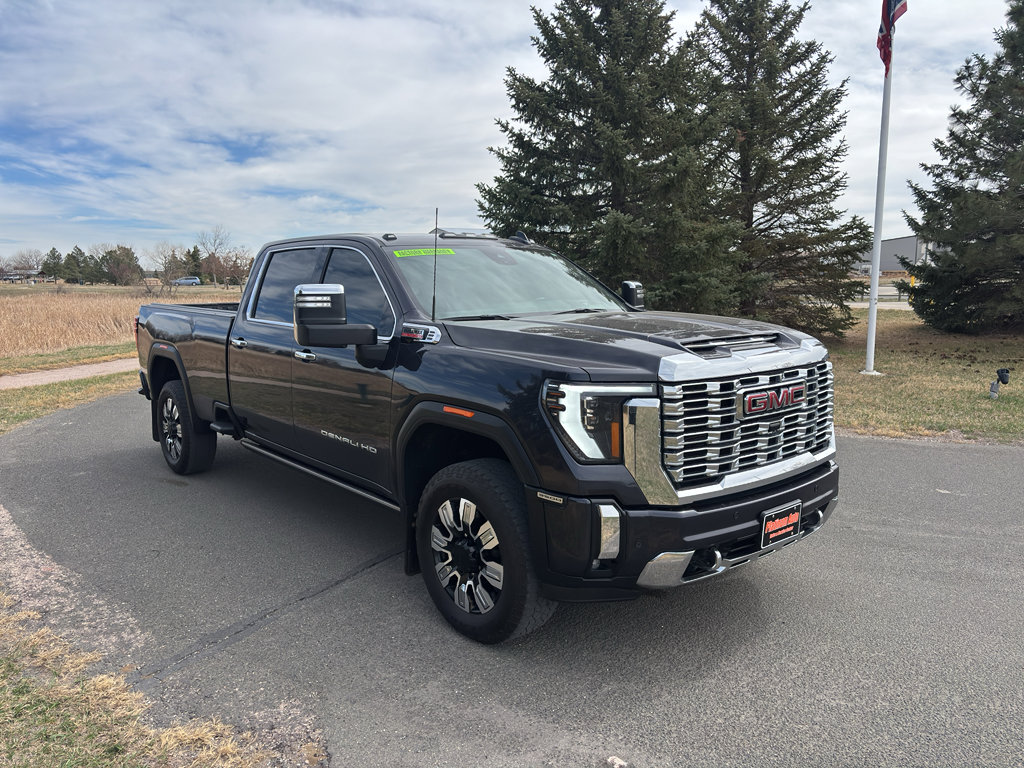 Used 2024 GMC Sierra 3500 Denali w/ Technology Package image 4