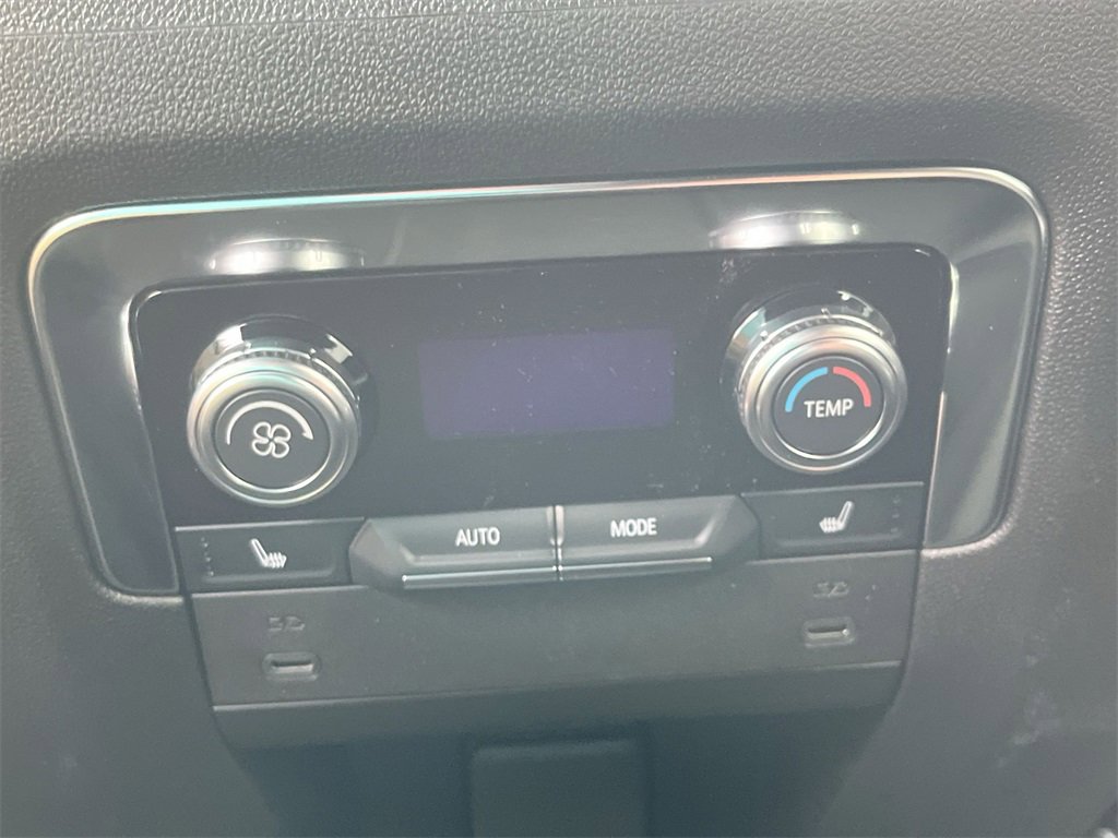 New 2025 GMC Yukon Elevation image 37