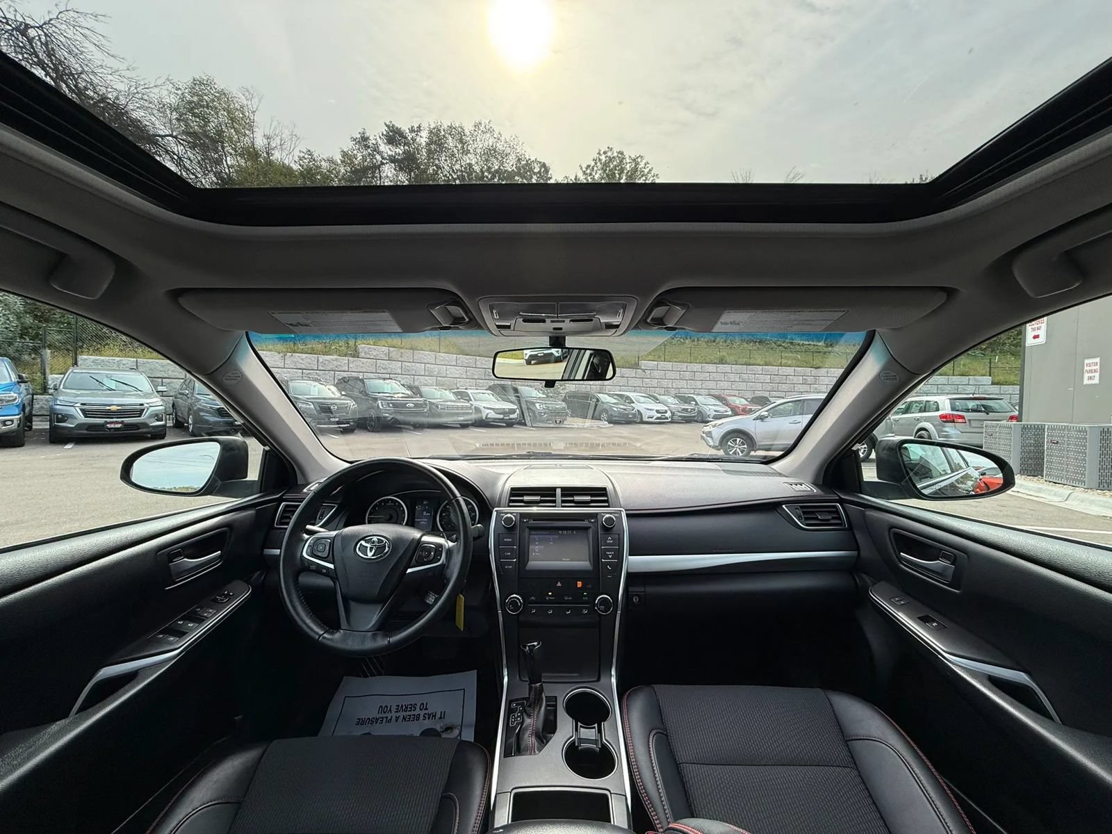 Used 2017 Toyota Camry SE w/ Moonroof Package FWD image 15