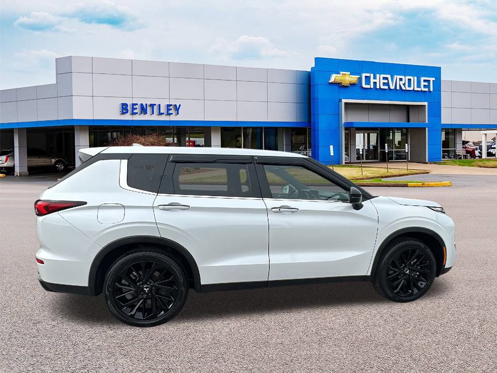 Used 2022 Mitsubishi Outlander SE image 6